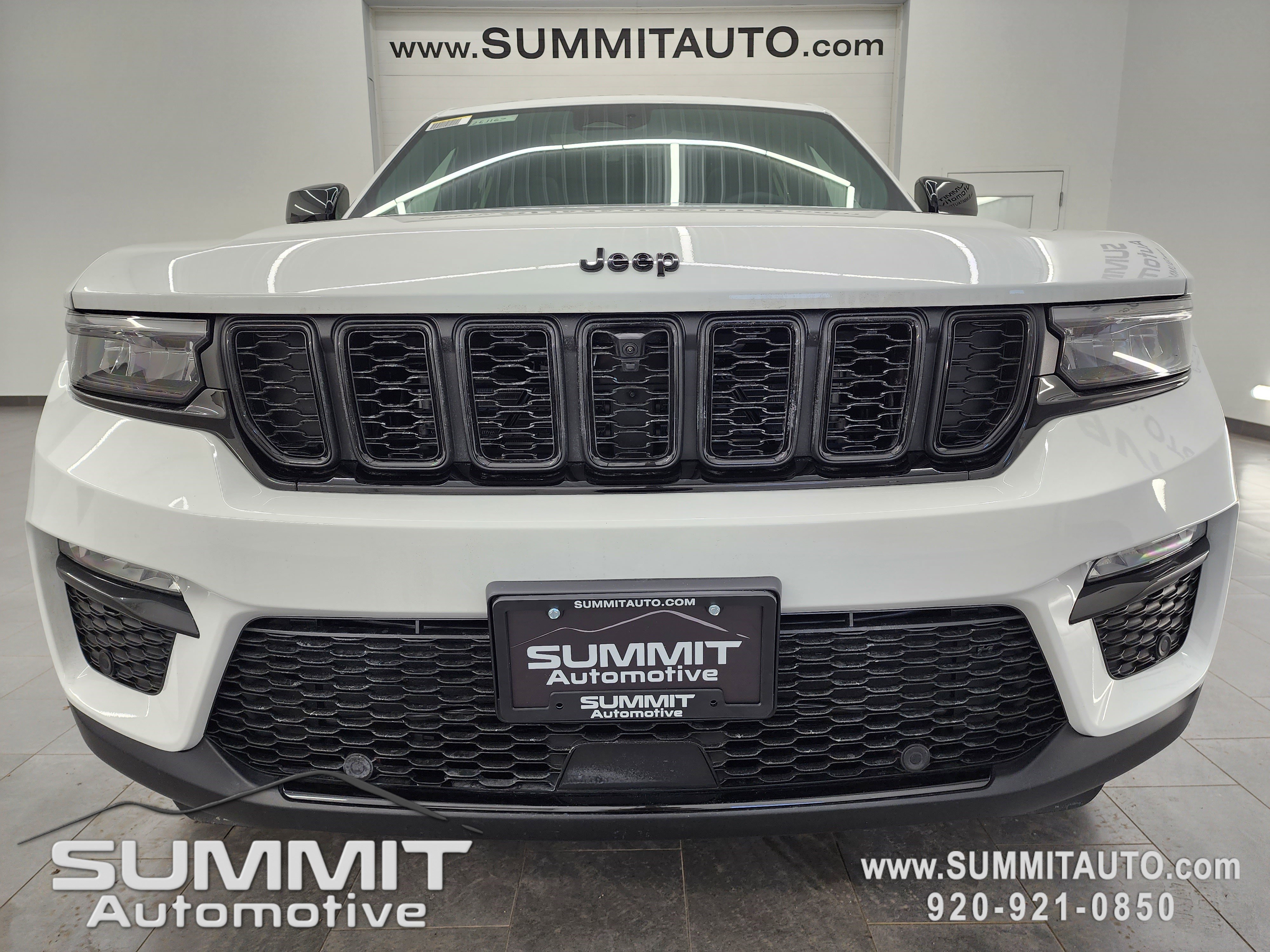 New 2025 Jeep Grand Cherokee Limited w/ Luxury Tech Group II image 26