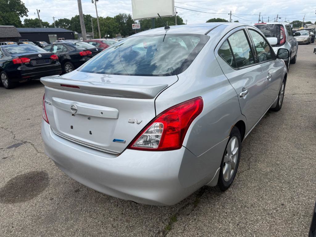 Used 2014 Nissan Versa SV w/ Convenience Package FWD image 4