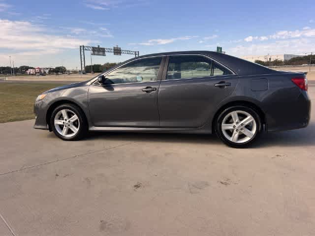 Used 2012 Toyota Camry SE FWD image 4
