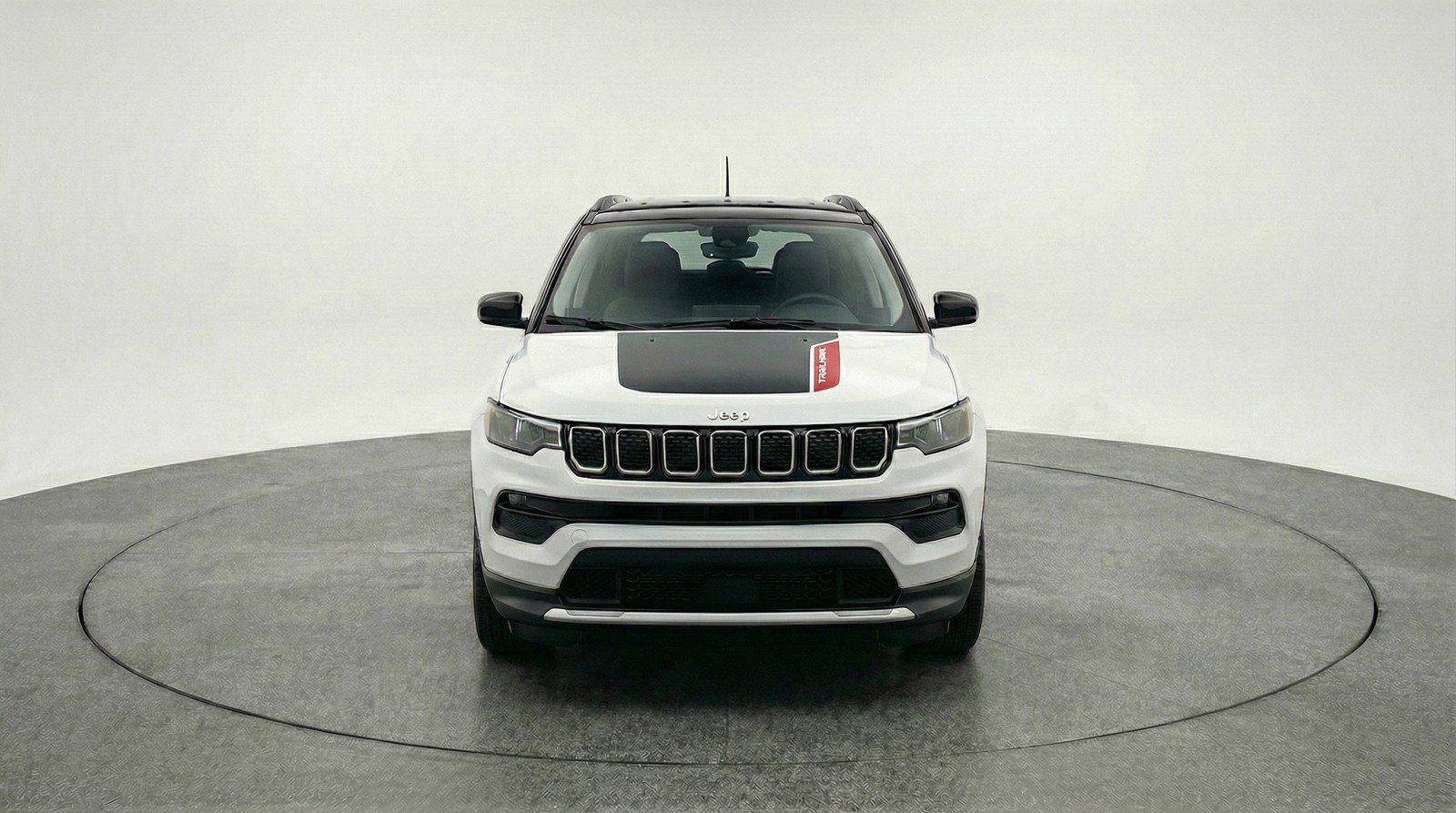 Used 2025 Jeep Compass Trailhawk image 2