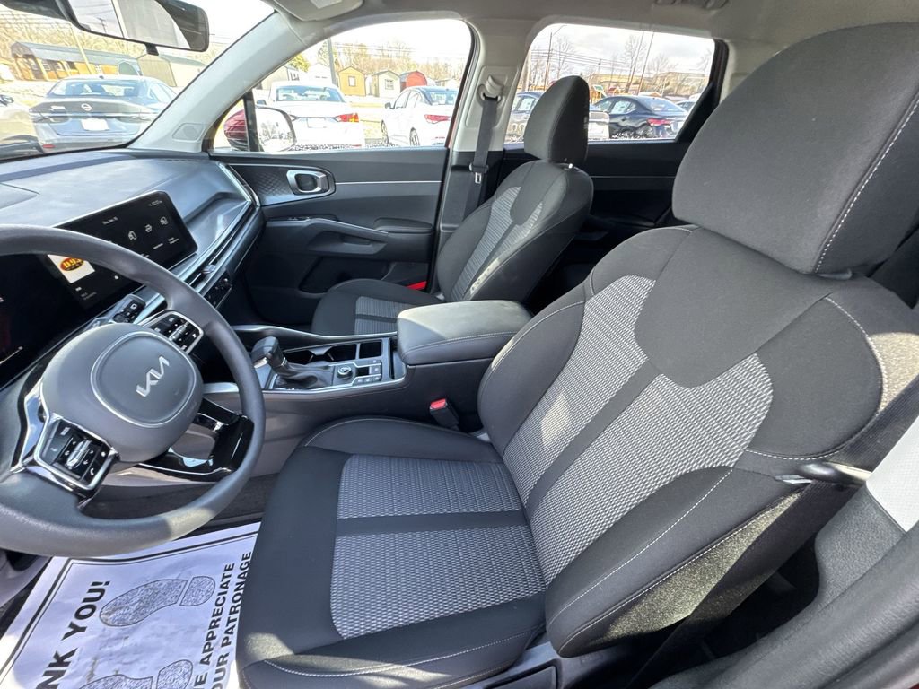 Used 2025 Kia Sorento LX image 11