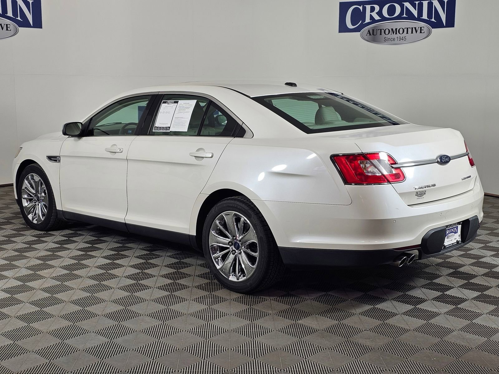 Used 2010 Ford Taurus Limited image 3