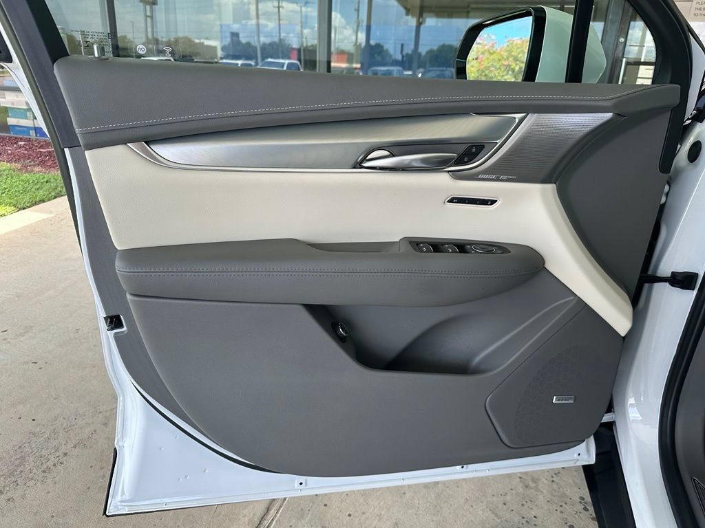 Certified 2022 Cadillac XT5 Premium Luxury w/ Technology Package FWD image 11