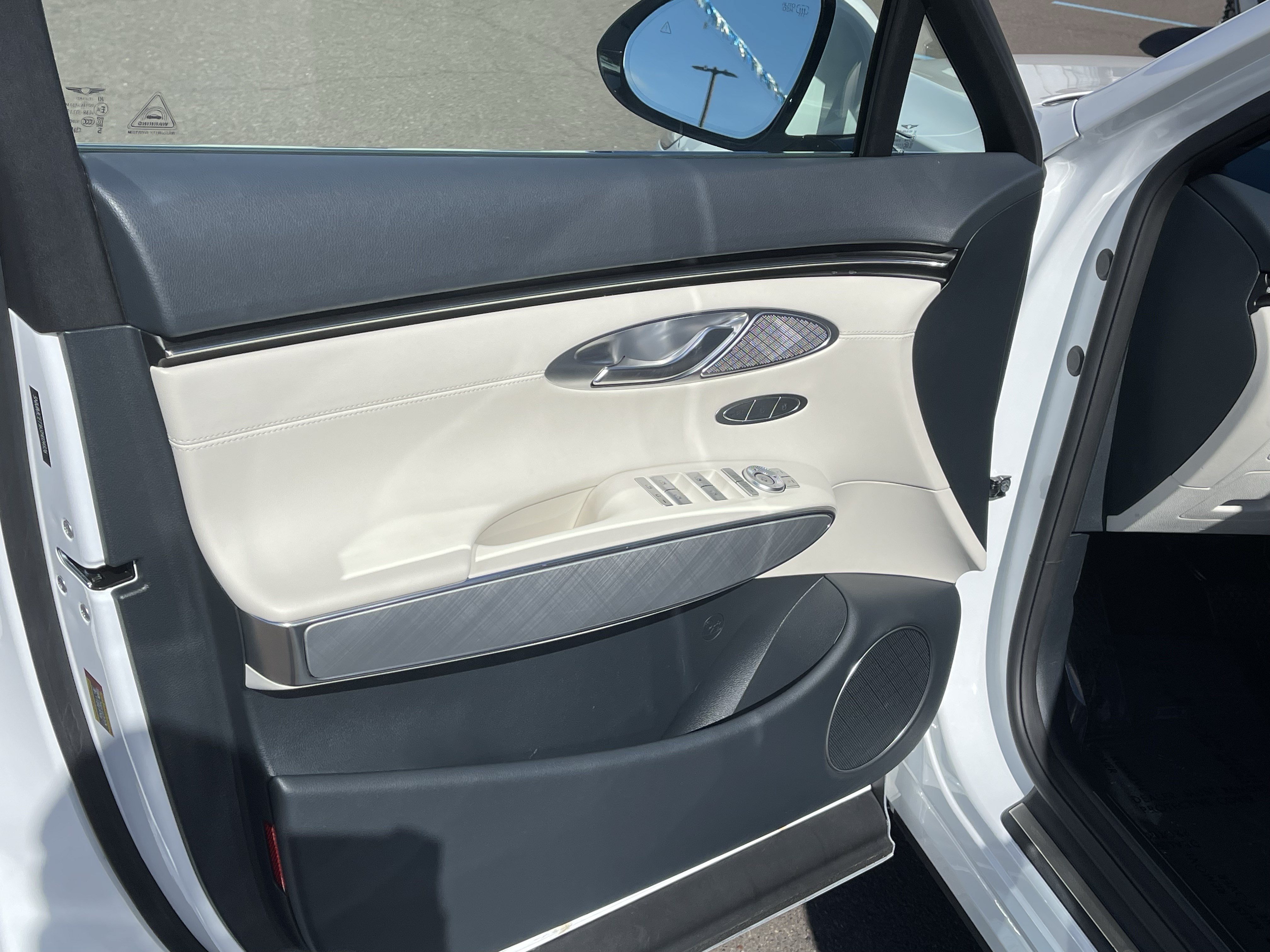 Used 2025 Genesis Electrified GV70 AWD/4WD image 18