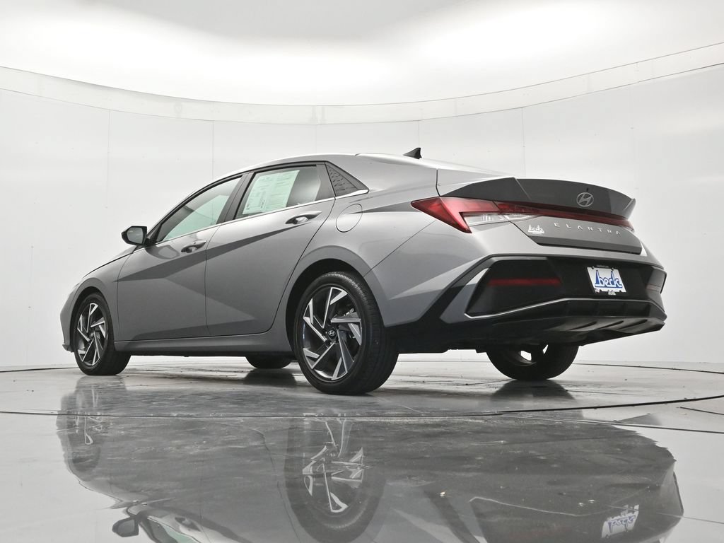 Used 2025 Hyundai Elantra SEL FWD image 43