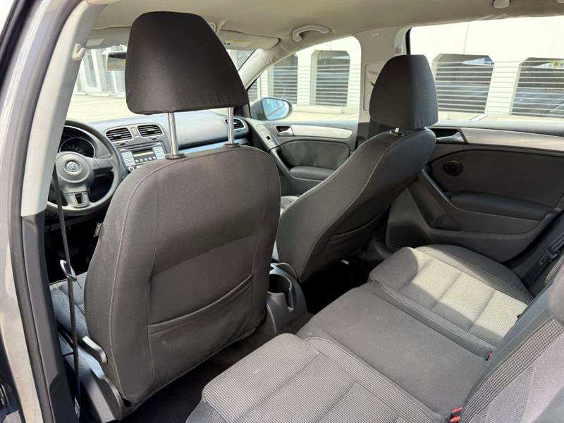 Used 2010 Volkswagen Golf 4-Door image 16