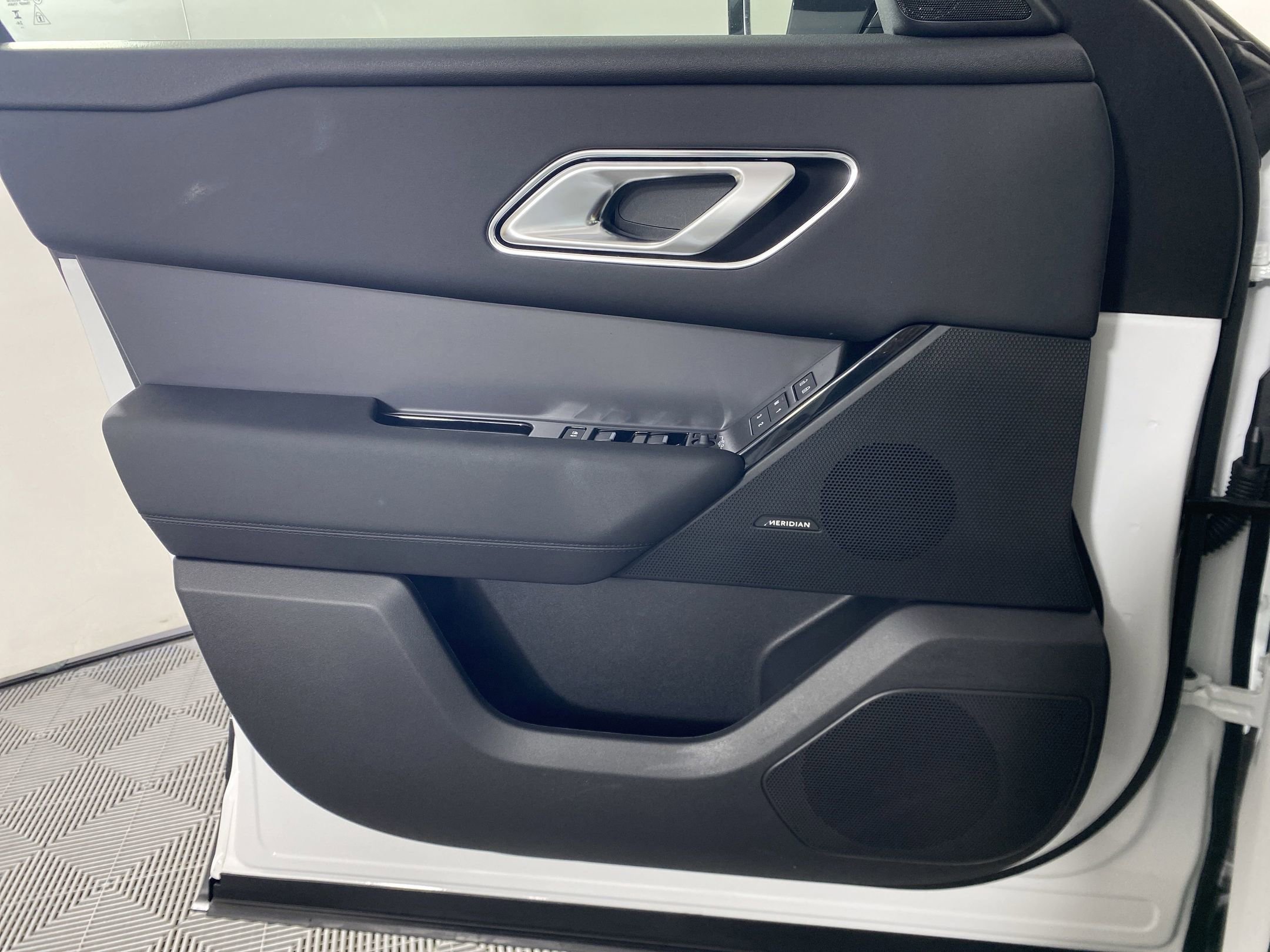 Used 2026 Land Rover Range Rover Velar S image 19