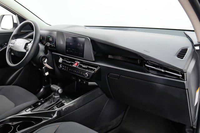 Used 2024 Kia Niro LX image 10