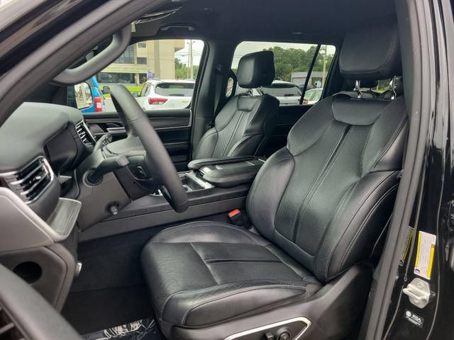 Used 2024 Jeep Wagoneer Series II w/ Flexible Seating Group RWD image 19