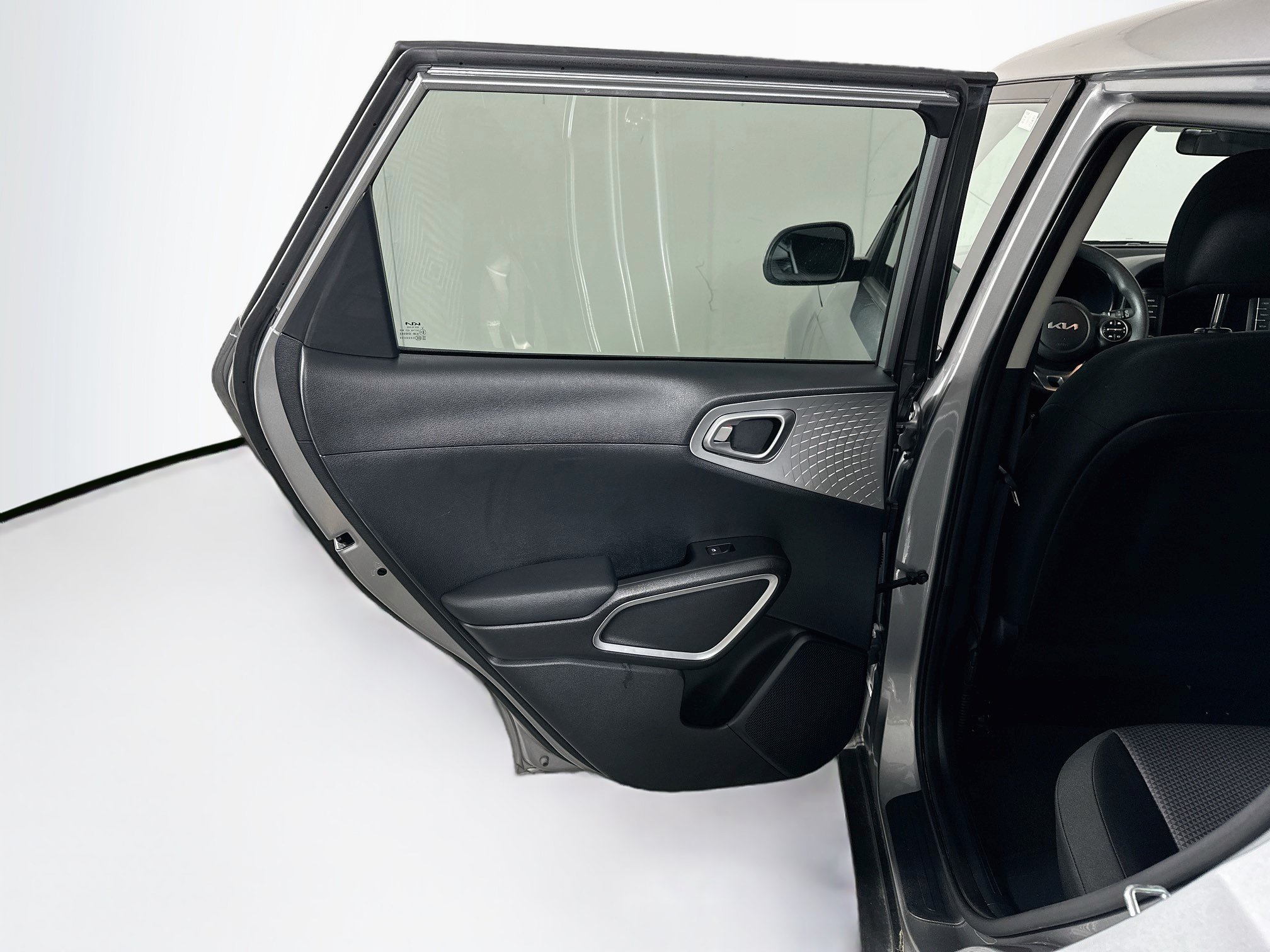 Used 2025 Kia Soul LX w/ LX Technology Package FWD image 25