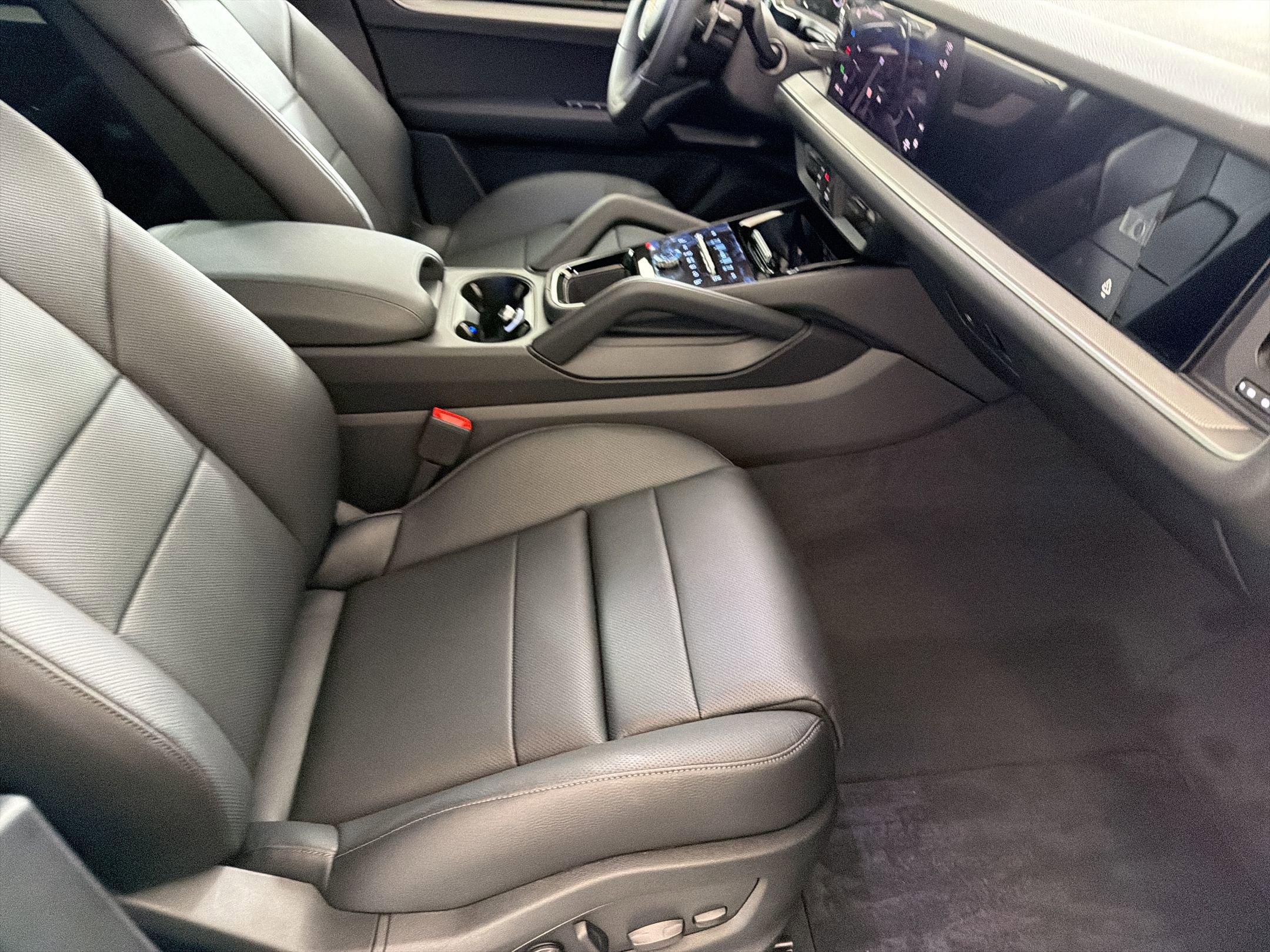 New 2026 Porsche Cayenne image 33