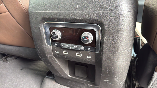 Used 2023 Chevrolet Suburban High Country w/ Advanced Technology Package AWD/4WD image 24