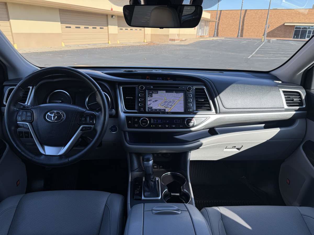Used 2019 Toyota Highlander Limited Platinum image 16