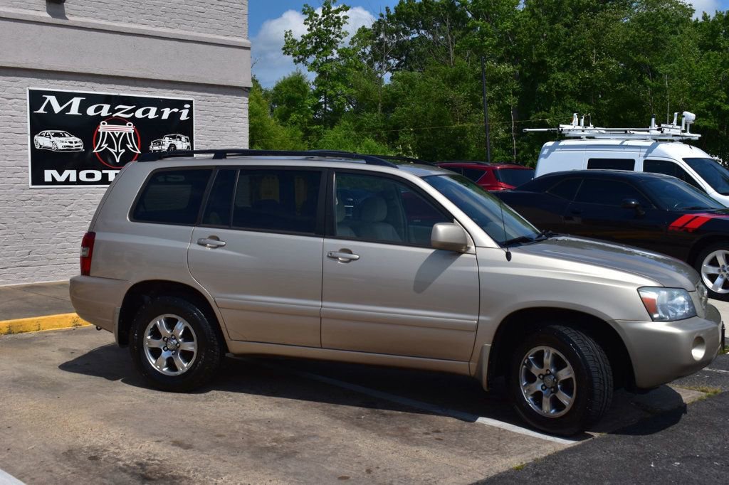 Used 2005 Toyota Highlander 4WD V6 w/ 3rd Row image 4