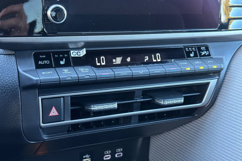 Certified 2025 Toyota Camry SE w/ Convenience Package image 19