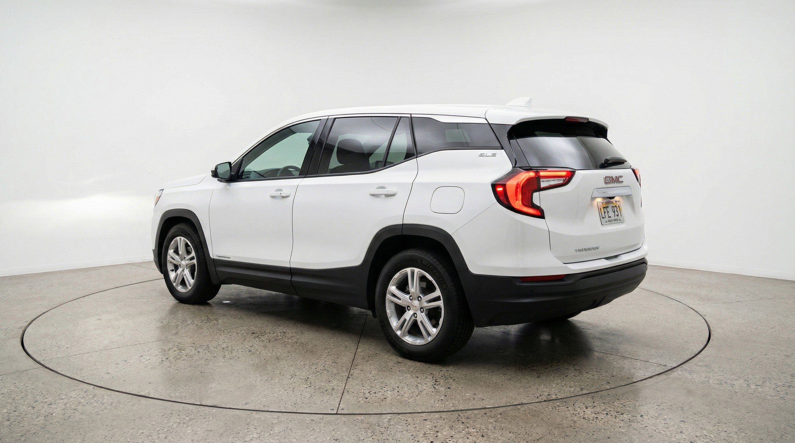Used 2024 GMC Terrain SLE image 6