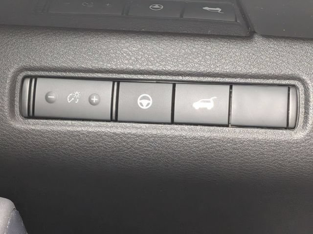 Used 2025 Nissan Pathfinder SV FWD image 17