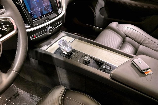 Certified 2024 Volvo V60 B5 Cross Country Ultimate w/ Protection Package Premier image 16