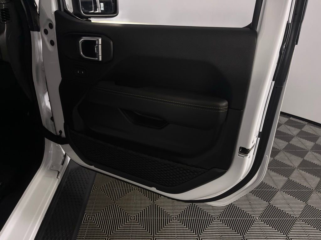 Used 2021 Jeep Wrangler Unlimited Sahara image 33
