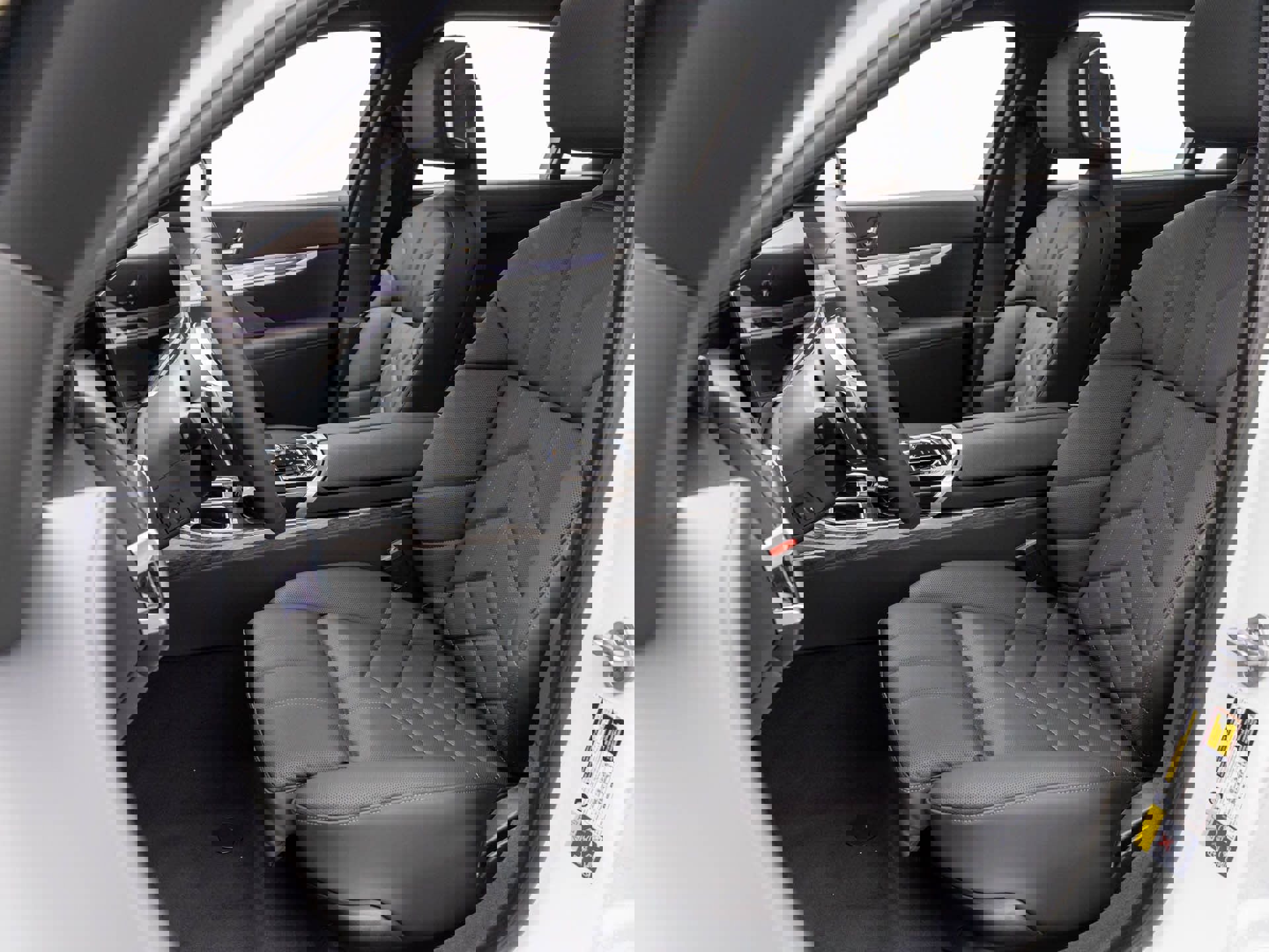 New 2025 BMW 750e xDrive image 16