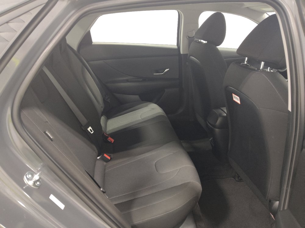 Used 2025 Hyundai Elantra SE FWD image 19