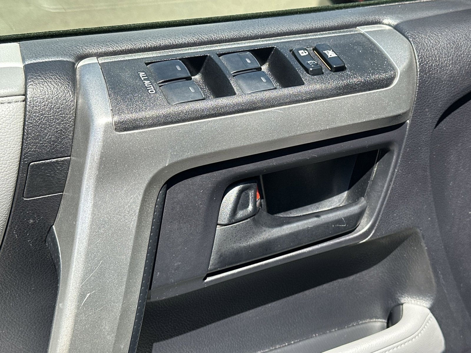 Used 2011 Toyota 4Runner SR5 AWD/4WD image 25