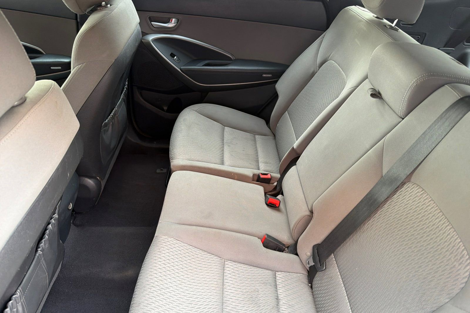 Used 2017 Hyundai Santa Fe SE image 16