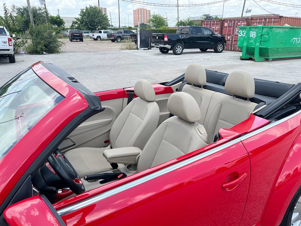 Used 2019 Volkswagen Beetle 2.0T SE FWD image 33
