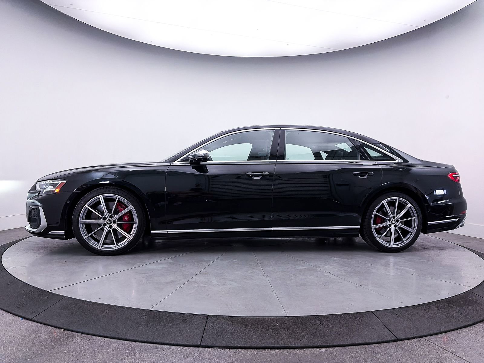 Used 2023 Audi S8 w/ S8 Executive Package AWD/4WD image 40