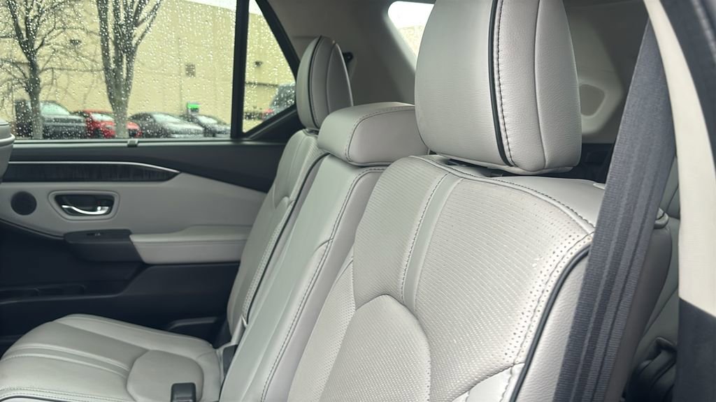 Used 2023 Honda Pilot Elite image 32