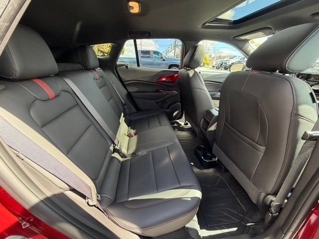 Certified 2025 Chevrolet Trax RS w/ Sunroof Package image 37