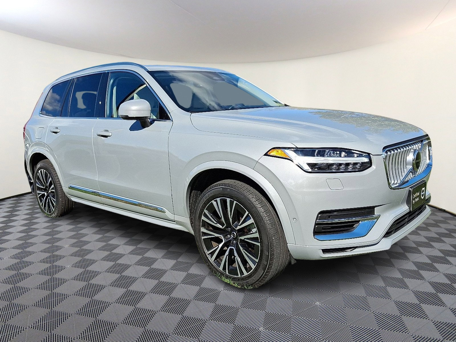 Used 2024 Volvo XC90 T8 Plus w/ Protection Package Premier AWD/4WD image 1
