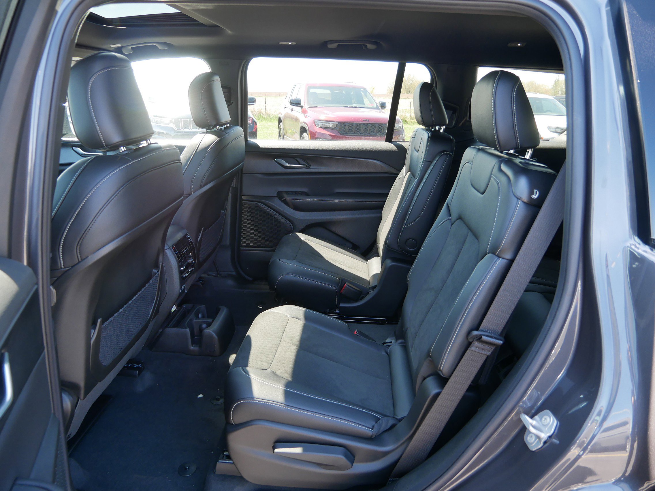 New 2025 Jeep Grand Cherokee L Altitude image 7