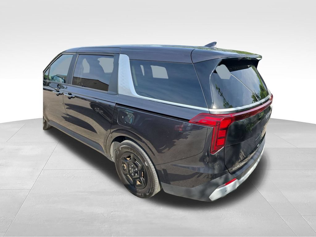 Used 2025 Kia Carnival FWD image 10
