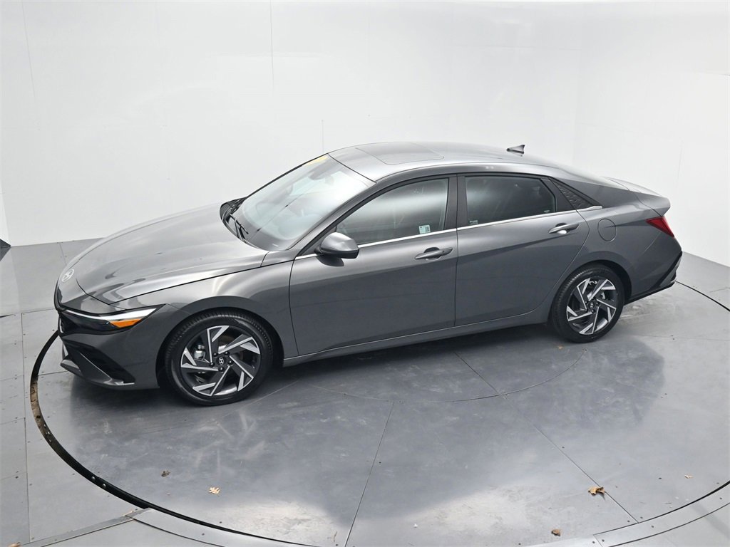 Used 2025 Hyundai Elantra SEL image 45