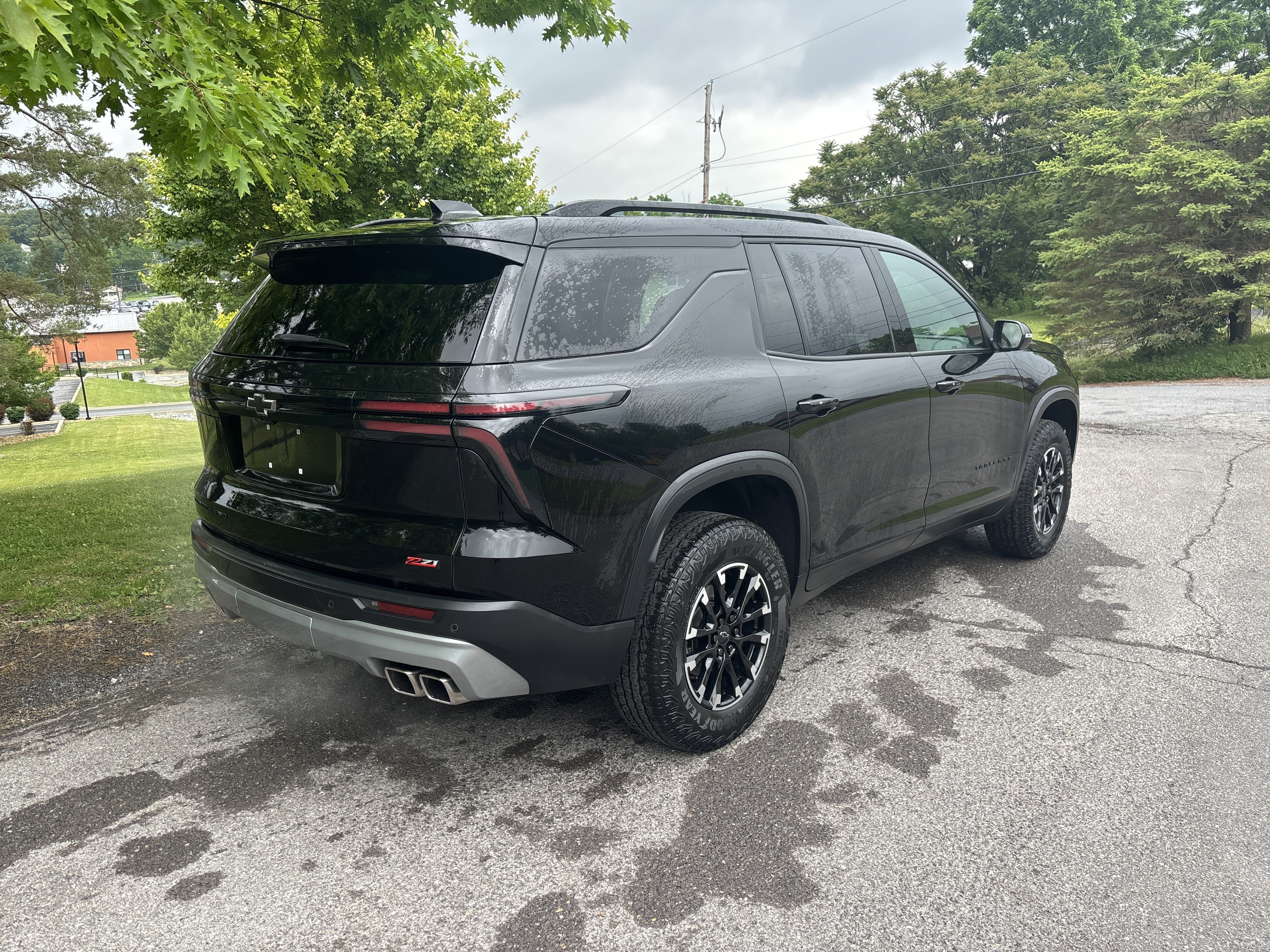 Used 2025 Chevrolet Traverse Z71 AWD/4WD image 3