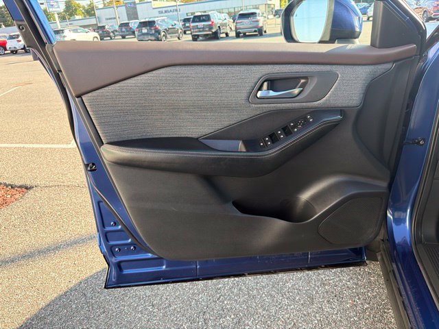 Used 2023 Nissan Rogue SV AWD/4WD image 11