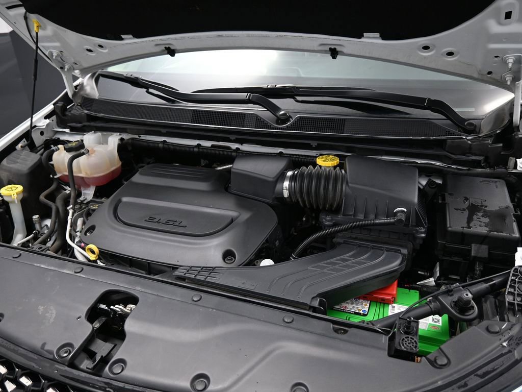 Used 2023 Chrysler Pacifica Limited FWD image 14