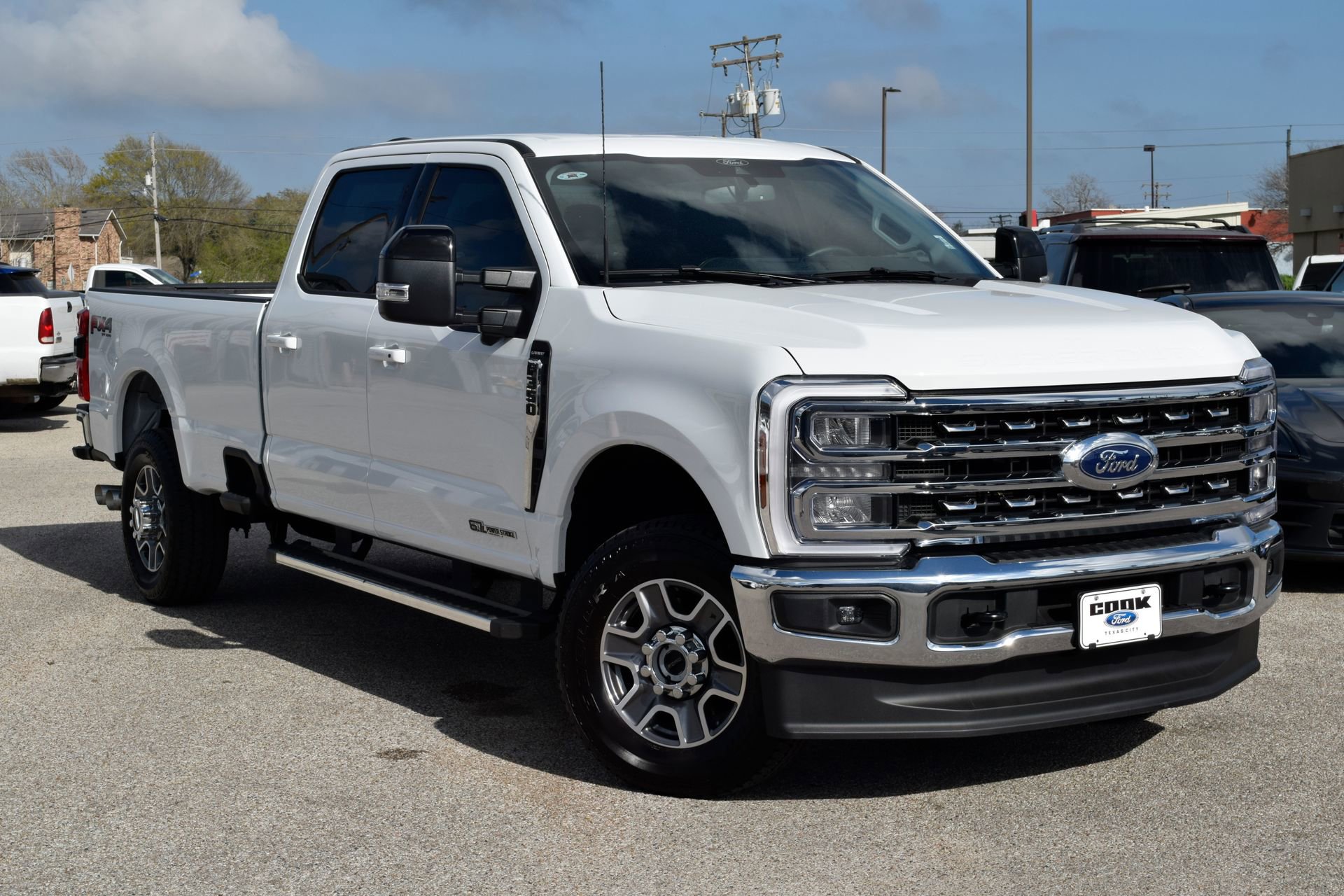 Used 2025 Ford F350 Lariat w/ FX4 Off-Road Package image 3