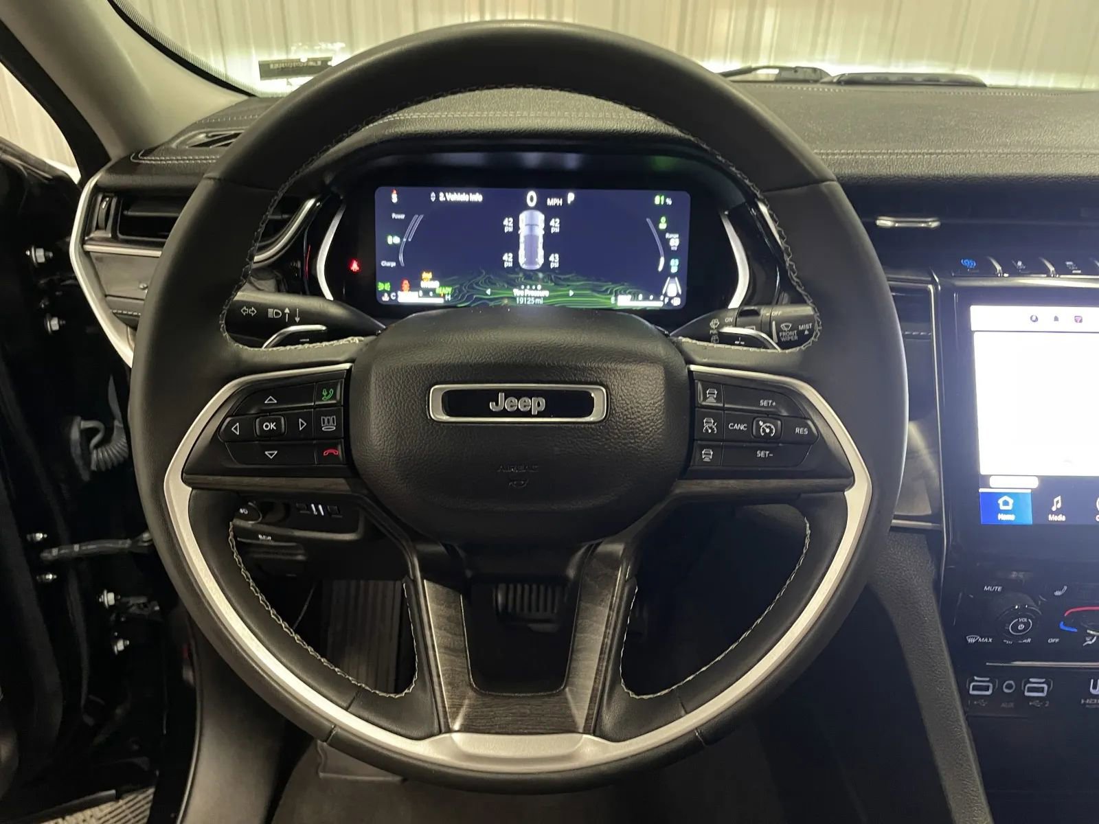 Used 2024 Jeep Grand Cherokee Limited 4xe image 21