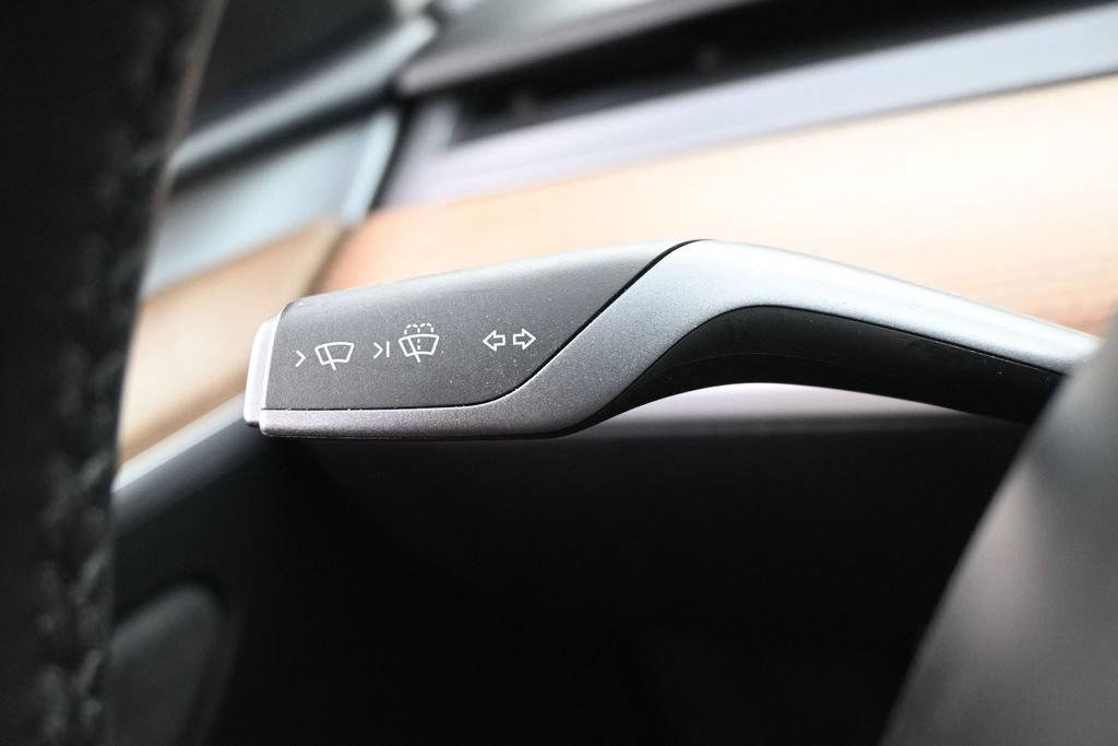 Used 2024 Tesla Model Y Long Range AWD/4WD image 16