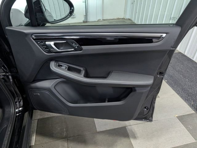 Used 2023 Porsche Macan w/ Premium Package Plus image 29