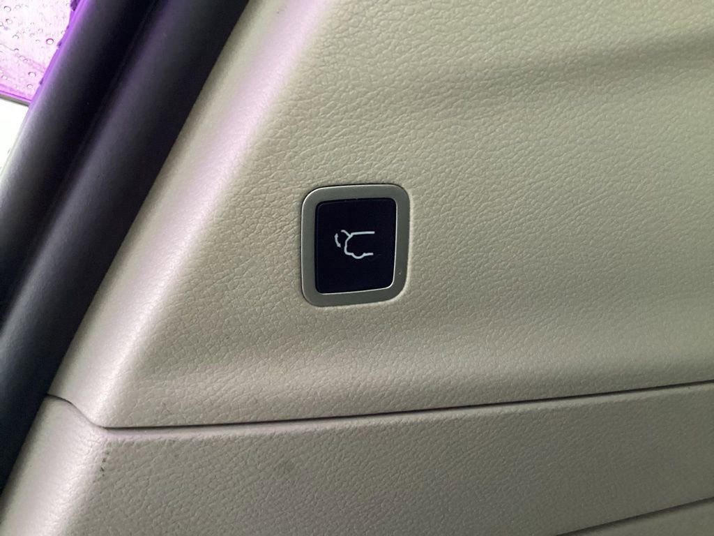 Used 2023 Chrysler Pacifica Touring-L image 14