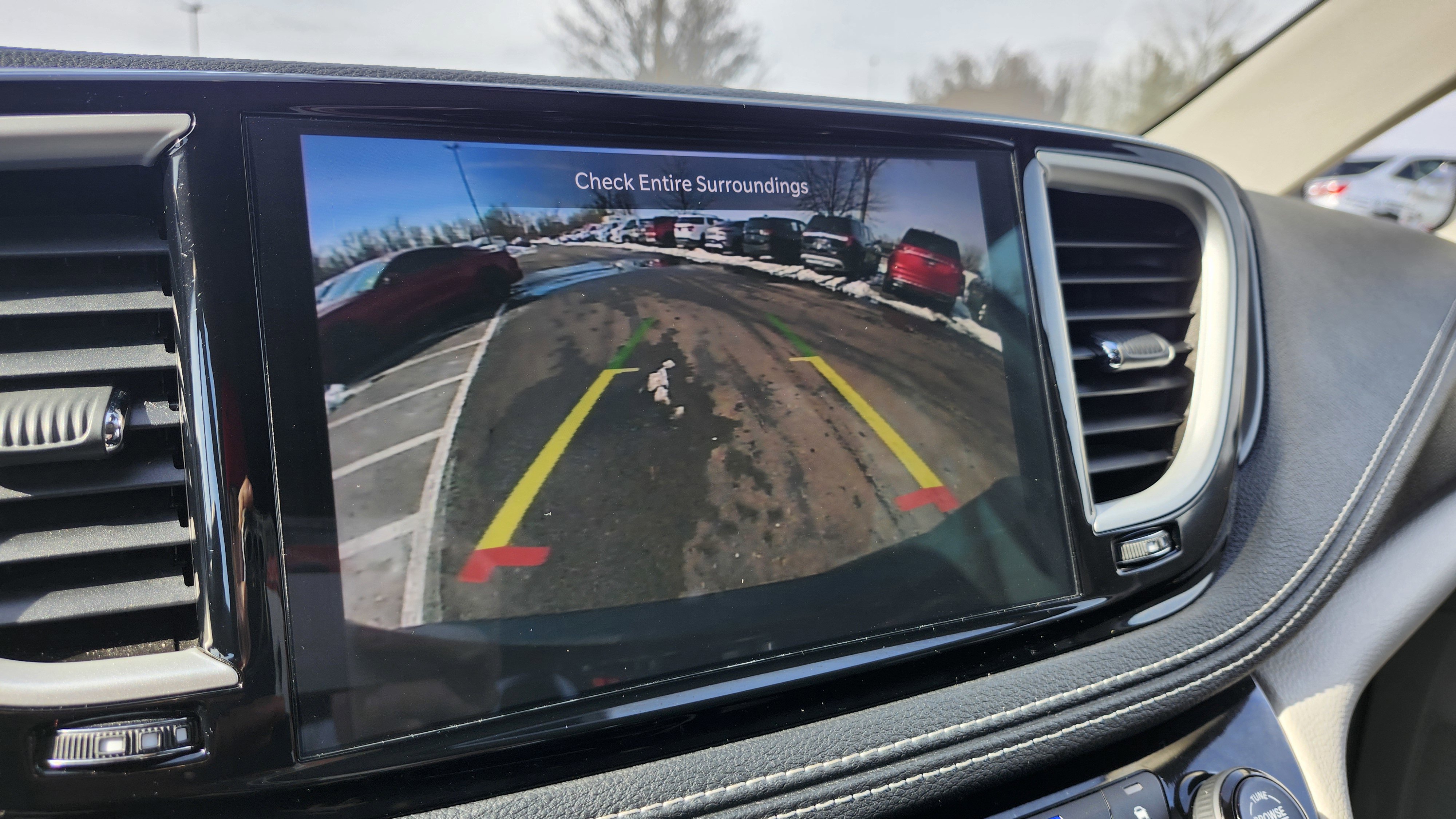 Used 2023 Chrysler Pacifica Touring-L image 2