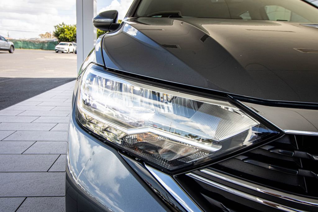 Certified 2022 Volkswagen Jetta SE image 5