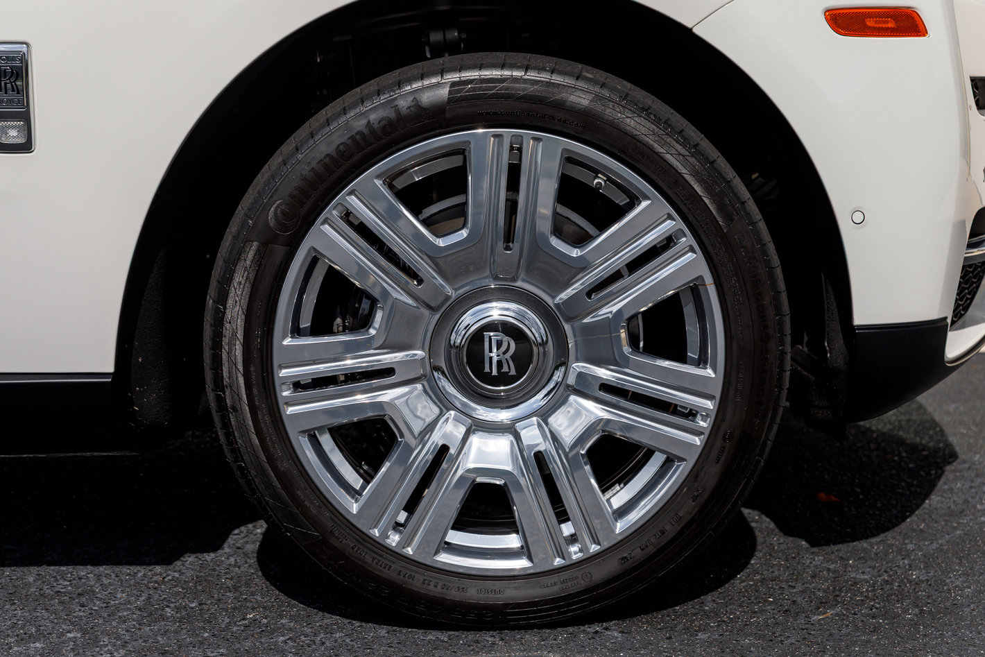Used 2023 Rolls-Royce Cullinan AWD/4WD image 23