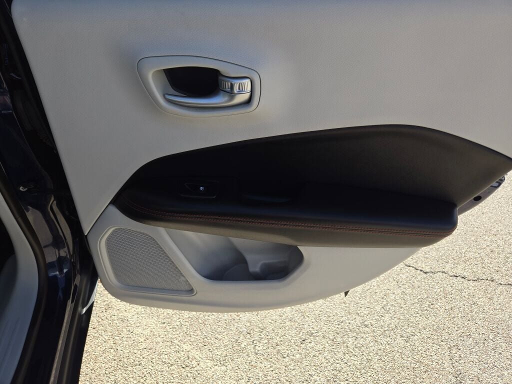 Used 2018 Jeep Compass Limited w/ Navigation Group image 9