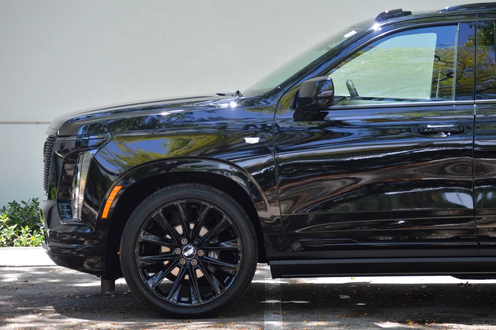 Used 2026 Cadillac Escalade Platinum Sport w/ LPO, ONYX Package AWD/4WD image 6