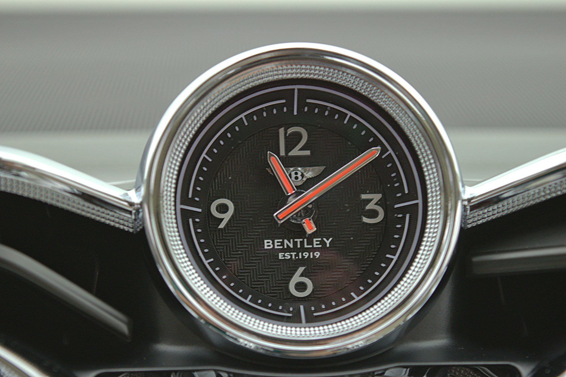 Used 2023 Bentley Bentayga Extended Wheelbase image 28