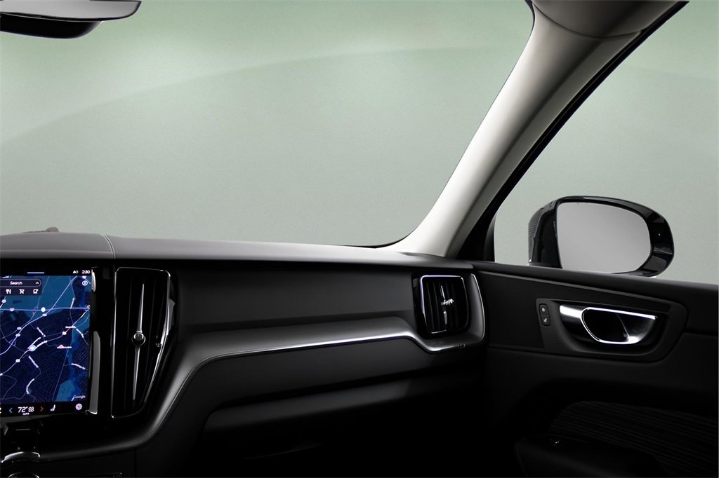 Certified 2025 Volvo XC60 B5 Core w/ Protection Package Premier image 34